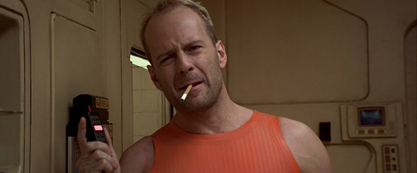 Первое в мире «капсульное» жилое здание — снаружи и изнутри