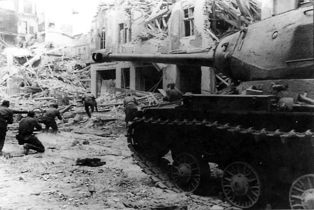 Исторические моменты Победы. Апрель-май 1945г