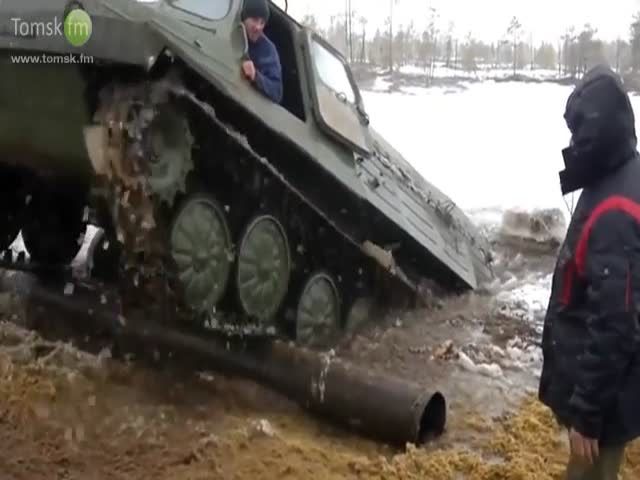 Британские танкисты только недавно узнали, для чего российские танки возят с собой бревно