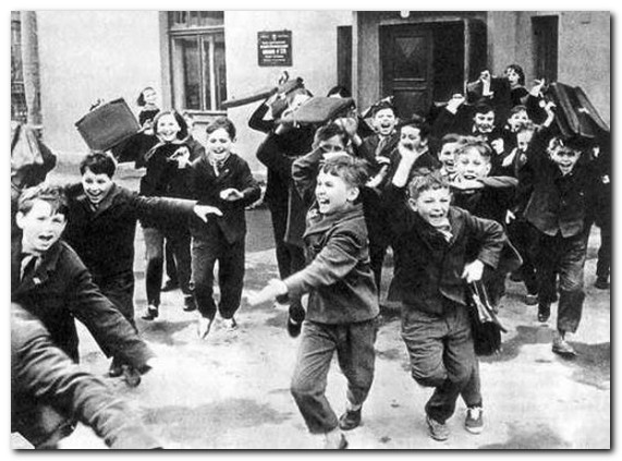 Как школьники выживали в 90-е. Где учебники носили