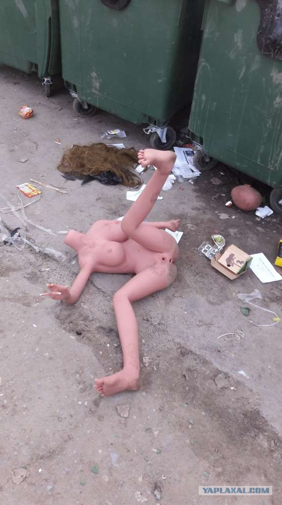 Кто-то выбросил в лесу, а девушки нашли [18+]