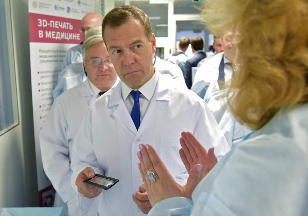 Здравоохранение рф 2016. Доктор Медведев. Медведев в медицинском кабинете. Медведев д.в. вся медицина.