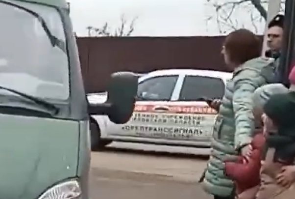Стрельба холостыми по толпе детей (никто не пострадал)