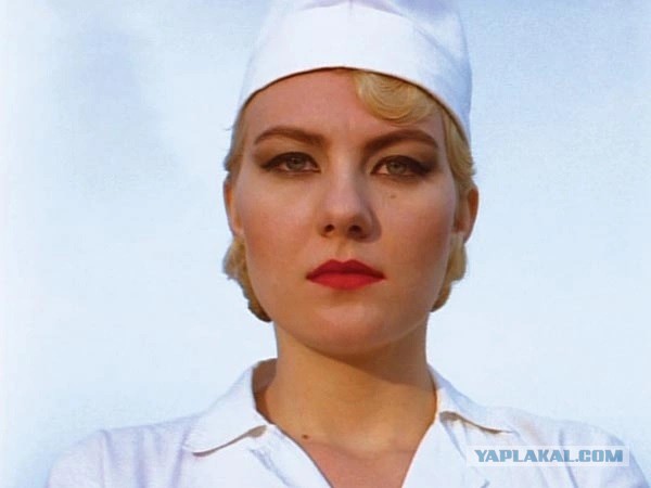 За 30 лет стали еще горячее: 6 звезд из 90-х, чьей внешности позавидуют даже юные модели