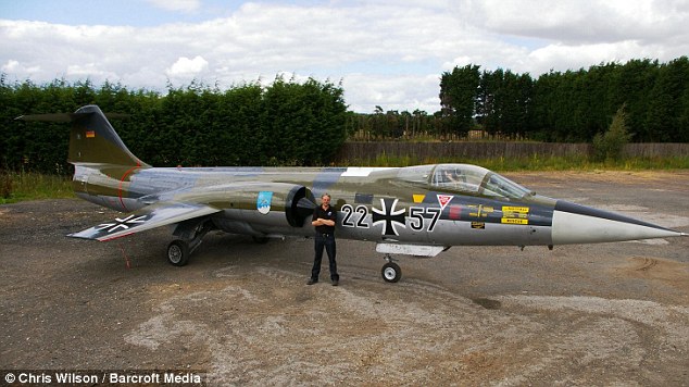 Отреставрированный F-104 "Starfighter" в саду