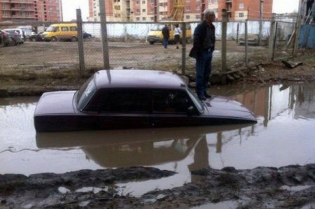 Автоюмор, смекалка, но чаще абсурд