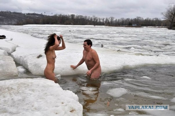 Тайцы спасаются от смертельного холода