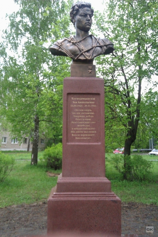 "Памятник воровству и бездарности"