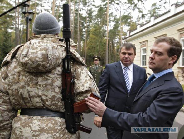 Сердюков: автомат Калашникова морально устарел