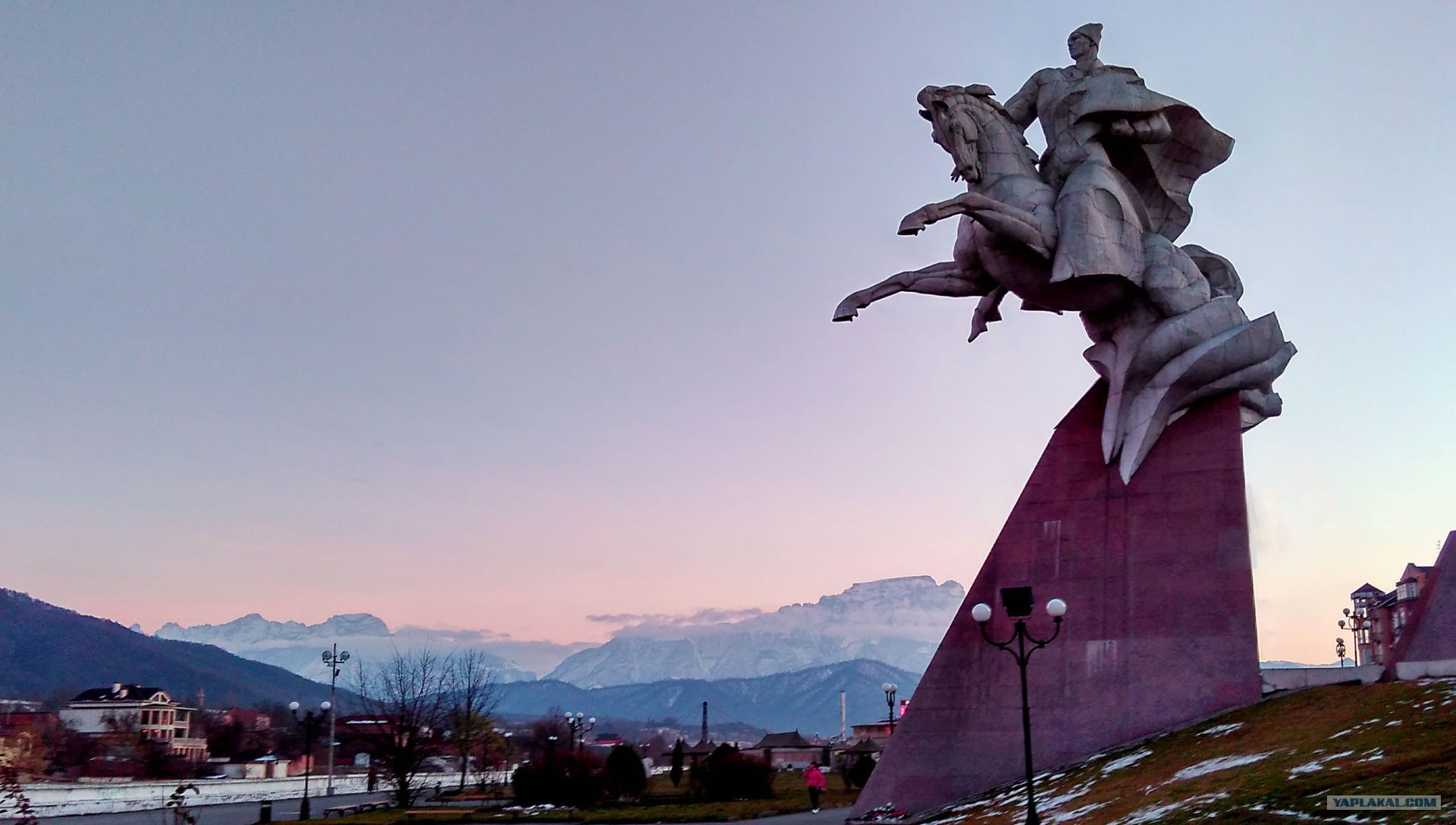 Исса Плиев памятник во Владикавказе