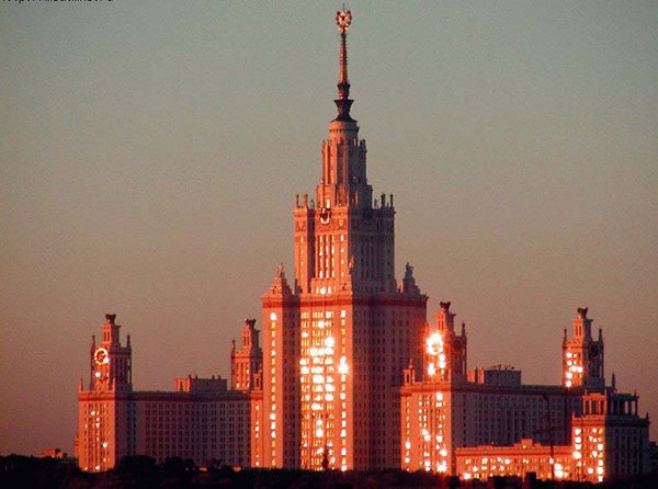 Крутые ребята против одной девушки