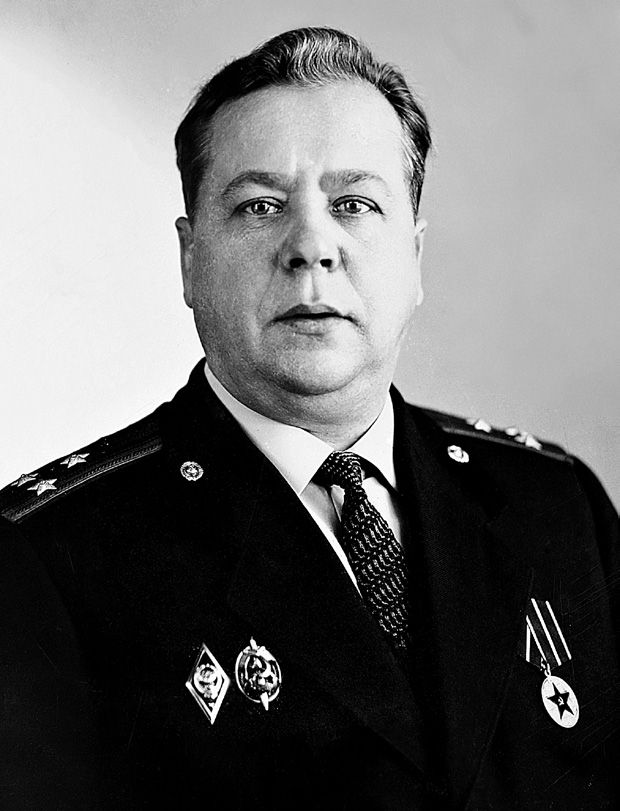 Владимир Арапов - он ловил бандитов и маньяков после войны. С него писали и Жеглова, и Шарапова