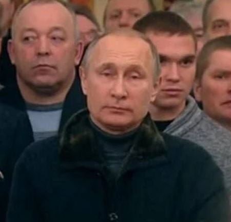 Путин выступил с новогодним обращением к россиянам на фоне военных