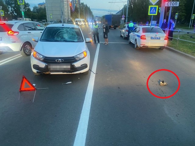 То, что с самоката надо слезать, папа с мамой не научили?
