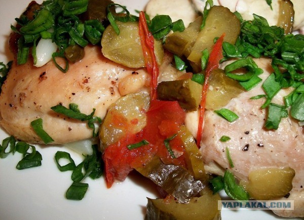 «Ишь грудь выпячила, бёдрами виляет, - Курица!», совместный пост  - Frau Marta и Mitsv