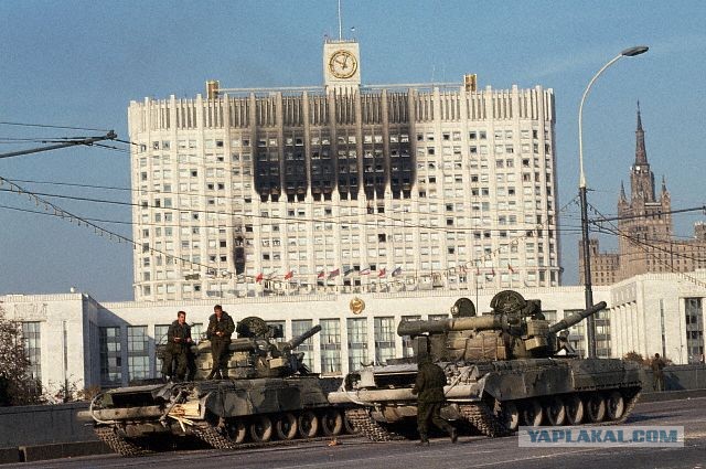 Президент Южной Кореи объявил военное положение в стране