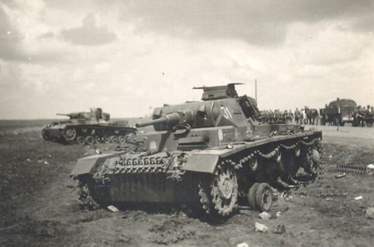 22 немецких танков. Подбитые немецкие танки 1941 год. Молосковицкое танковое сражение 1941. Подбитый немецкий танк PZ-3. Подбитые немецкие танки лето 1941.