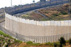Украина возвела дамбу для блокирования подачи воды в Крым