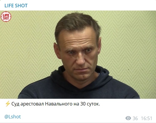 Суд над Навальным устроили прямо в отделе полиции. Адвоката уведомили об этом за несколько минут до заседания