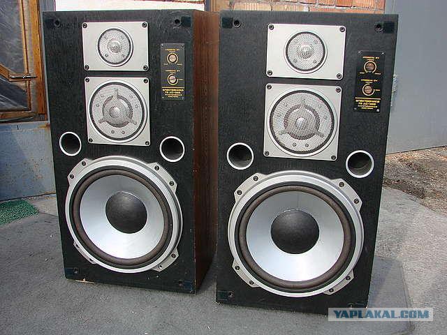 Пришел домой, подключил телефон к колонке...