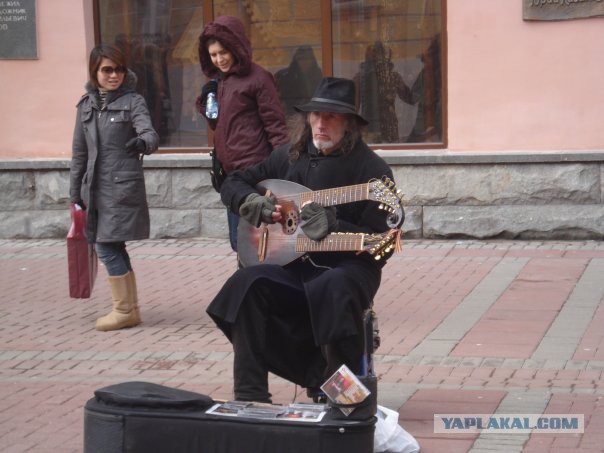 Арбат замолчал