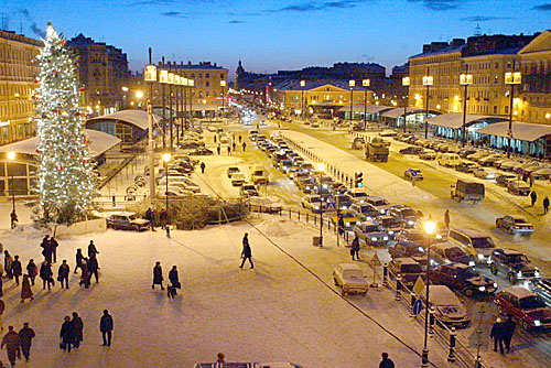 В  Ленинграде городе, у семи углов