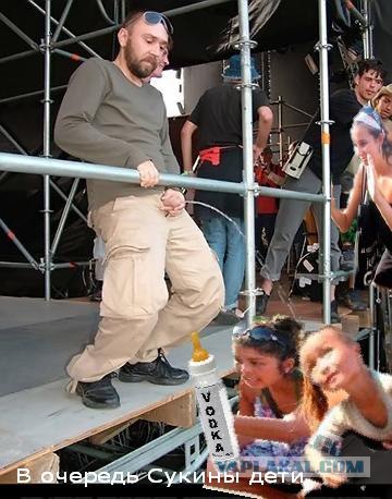 Фотожаба: любопытный парень