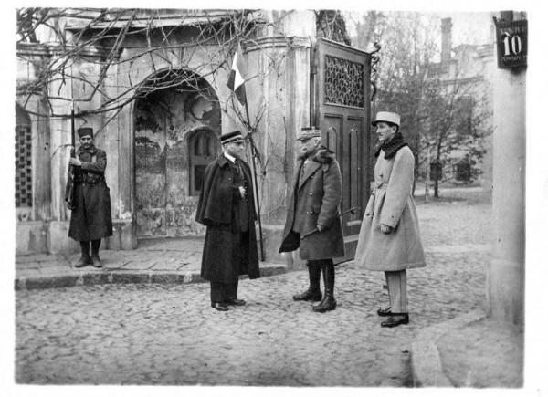 Чёрно-белых фотографий с подписями вам в ленту!