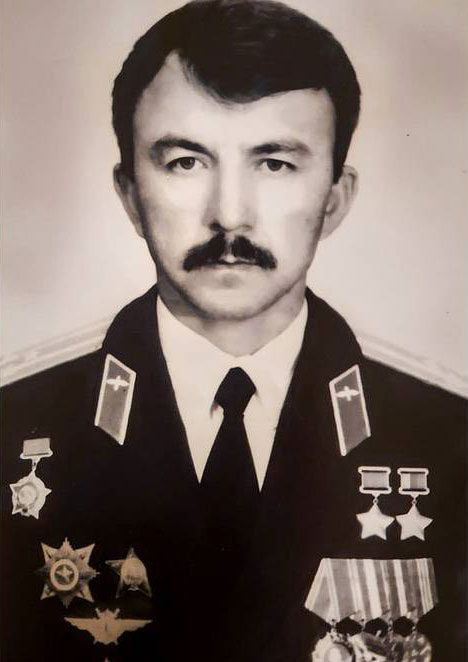 "Вытаскивал бойцов в безнадежных ситуациях". О Герое России, летчике Николае Майданове
