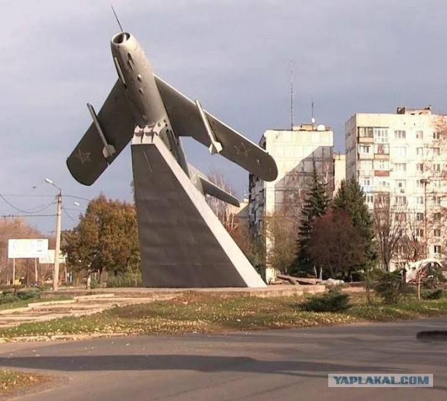 В Артёмовске подорван памятник самолёту МиГ-17