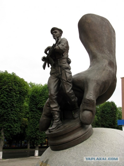 Памятник воину-интернационалисту