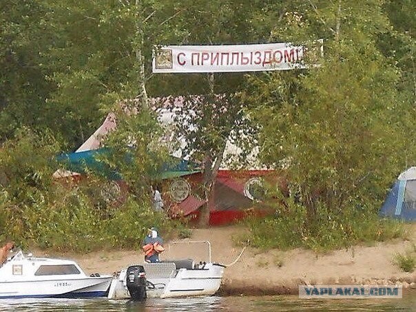 Плыл по Днепру баттерфляем экскаватор...