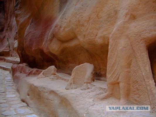 Иордания. Петра. Эль-Хазне. Новодел после приличного потопа