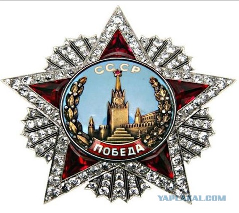 А драпировать Мавзолей в День Победы – не кощунство?