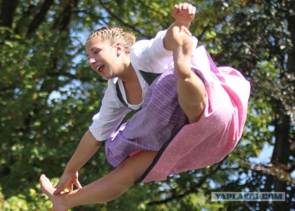 Прыжки в национальных костюмах