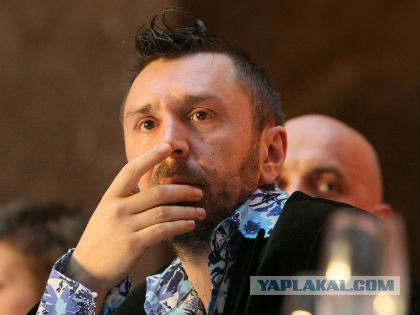 Новый перфоманс: Художницу задержали возле Кремля за пребывание «в общественном месте в виртуальной реальности»