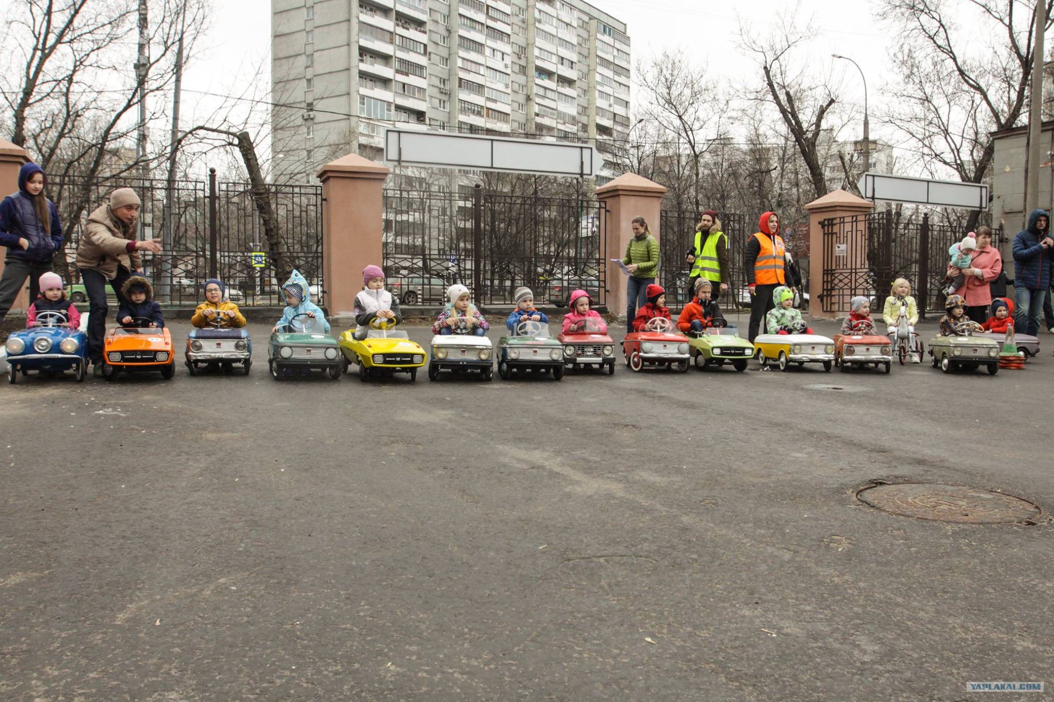 Машина для первого раза. Гонки на детских педальных машинках Москва.