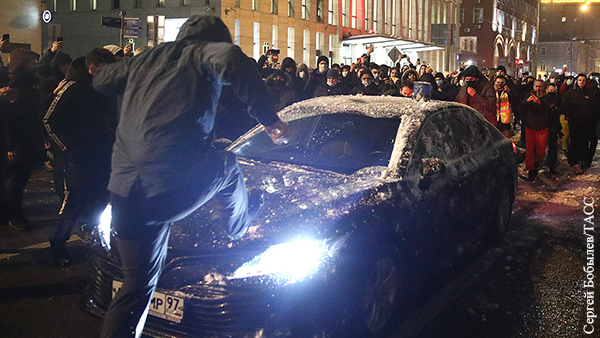 Песков заявил, что водитель служебной машины лишился глаза после несанкциониного митинга в Москве