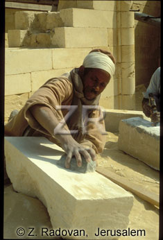 Одни уверены, что Египетские пирамиды построили инопланетяне, другие отрицают. Кто прав?