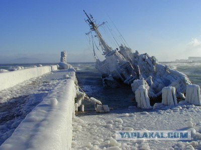Маму с ребенком сдуло...