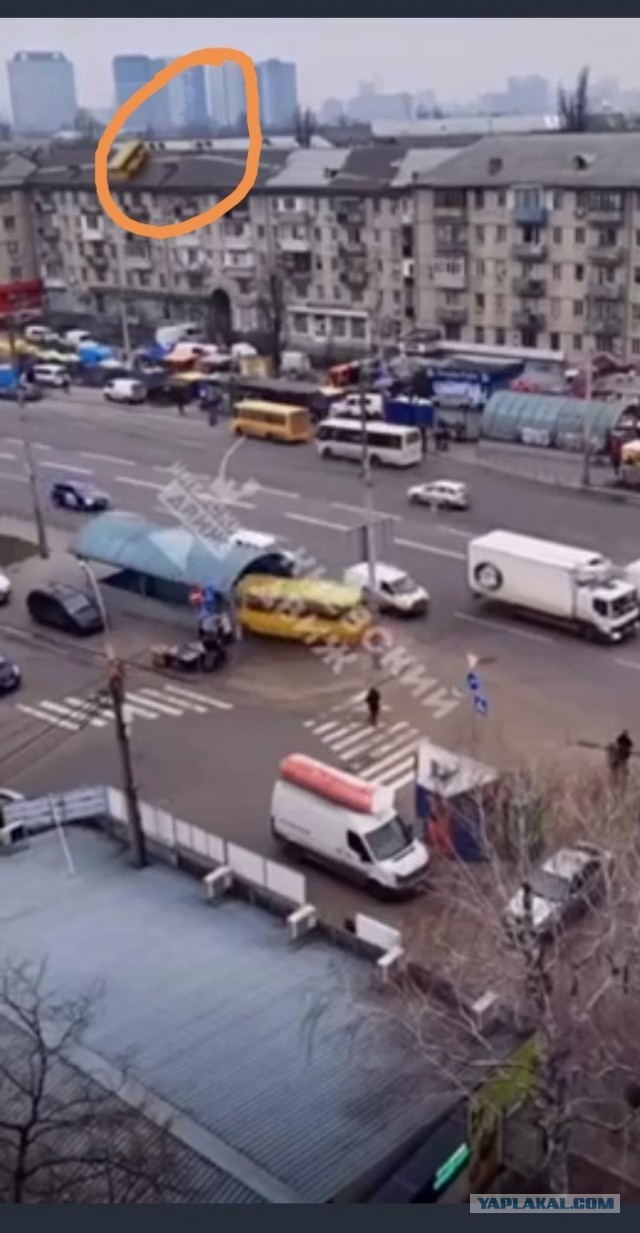 Странный маневр киевского автобуса