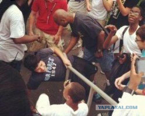 Охранник - падонок