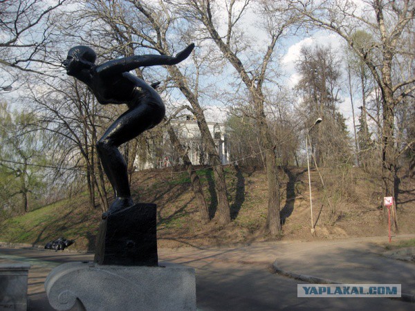 Памятники, которые иначе воспринимаются народом