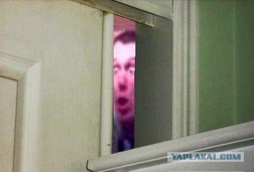 Иду на кухню...включаю свет...а там