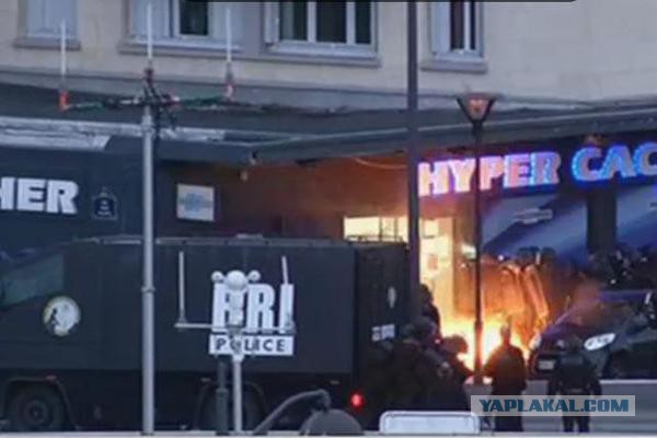 Неизвестные захватили заложника во Франции