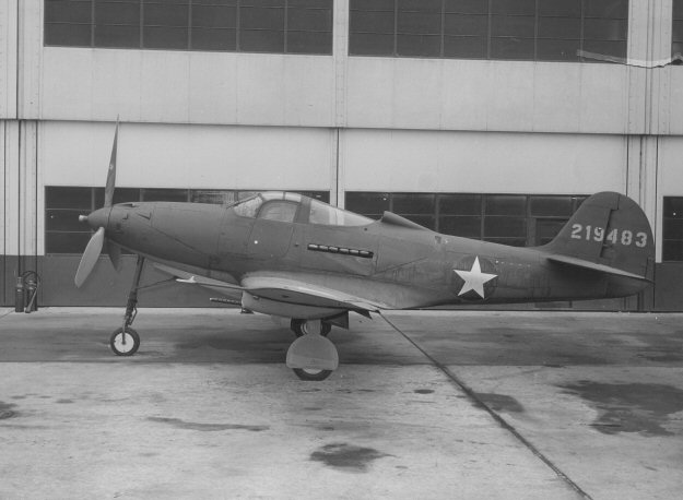Р-39 Аэрокбра. Американская любимица сталинских соколов. История создания и основные модификации.