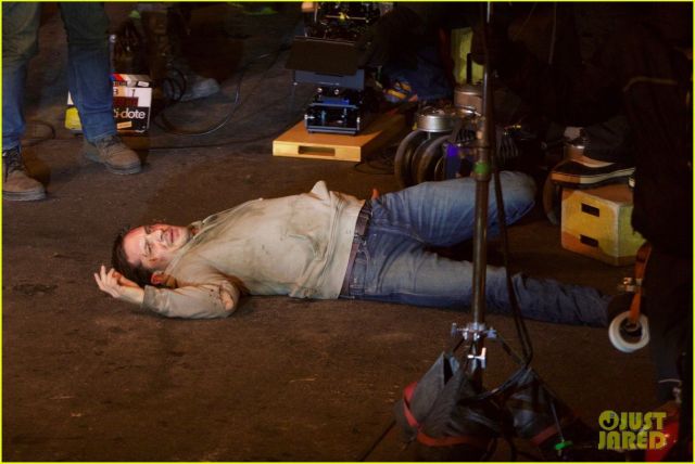 Том Харди упал на асфальт на съёмках фильма «Веном» и стал героем фотожаб