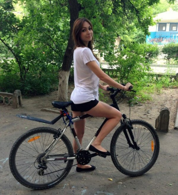 Девчонки в короткой одежонке