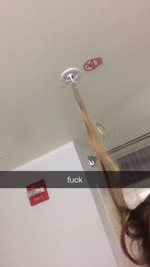 Неприятности случаются и у девушек