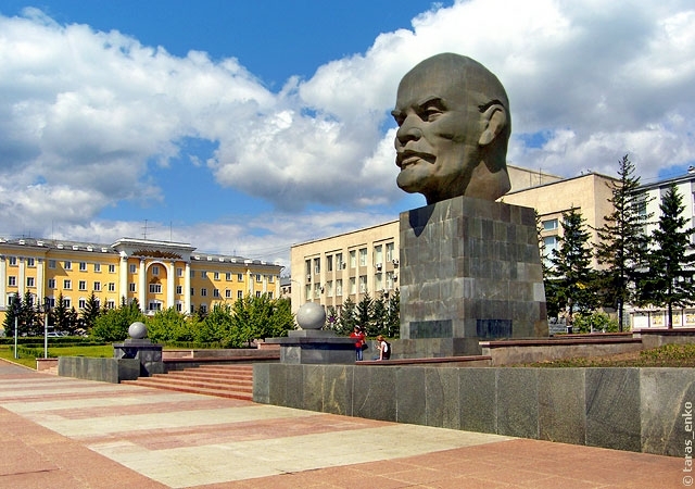Самые странные памятники Ленину со всего света